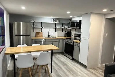 Image de Modern 2bd Getaway Walk to Metro Free Parking