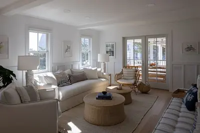 Image de Luxury rental just remodeled and steps to the beach.