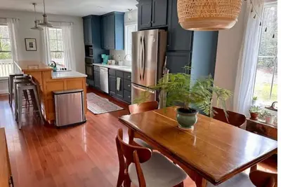 Image de Calla Hill-Get away and relax inside or out!