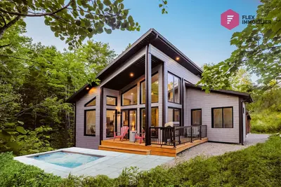 Image de ⭐ La North Star de Portneuf 🌟 Spa privé en forêt Piscine Sauna Billard ⭐