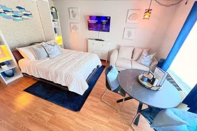 Image de Cozy Lakeside Studio Condo + Private Boat Dock