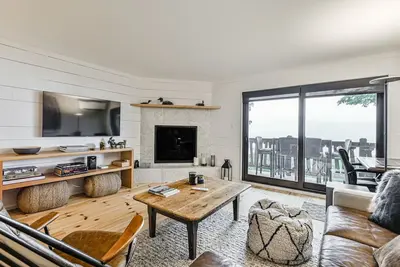 Image de Unit 454 Hotel du Lac, Mont-Tremblant · Cozy 2br Condo w\/ Stunning Mountain & Lake Views
