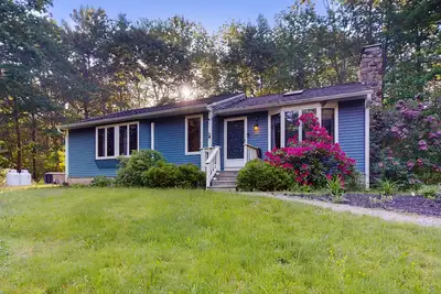 Image de Tree-lined home with screened porch & perfect Midcoast location
