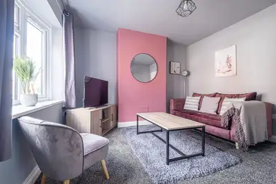 Image de **Newly Renovated** Lawn Lodge by Our Home Short Stays