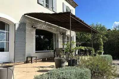 Image de Maison Provençale Avec Piscine