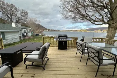 Image de Little York's Lakeside Chalet