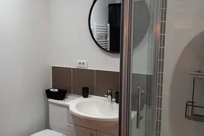 Image de Studio Loft Avec Terrasse et Jardin Dans Exploitation Vititcole