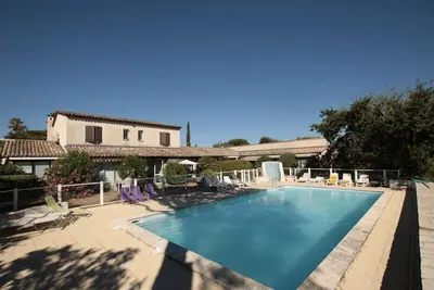 Image de Duplex avec piscine et vue mer