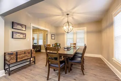 Image de The Queen Place*15min to Sight&Sound*King bed*Bbq