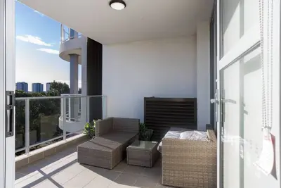 Image de Brilliant 3 Month Corporate Rental with Balcony