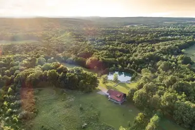 Image de Romantic renovated country cabin with views.