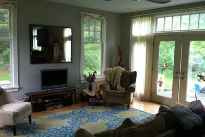 Image de Renovated Berkshires Farmhouse - minutes from hiking, swimming, and Tanglewood