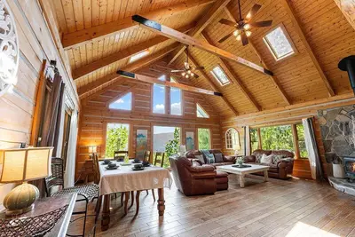 Image de Family Adventure Lodge: Pet Friendly, Free Attraction Tickets, Hot Tub, Close to Park