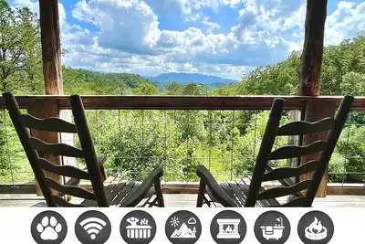 Budro's Bungalow: Free Attraction Tickets, Mtn View, Hot Tub & 5 Min to National Park