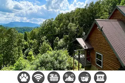 J Willy's Refuge: Free Attraction Tickets, Pet Friendly, Hot Tub, Mtn View