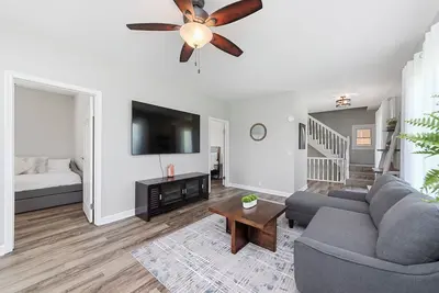 Image de Spacious and family friendly getaway. 8 mins from Chicago Premium Outlet Mall.