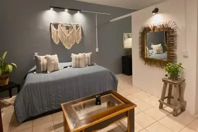 Image de Botero House 7 min 5th Ave W/ Rooftop-Near Beach