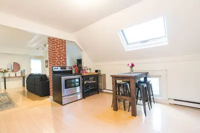 Image de Cozy Second Floor Apartment, On Back Cove.