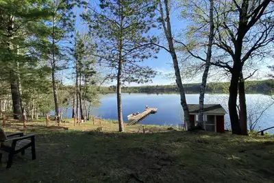 Image de Newly remodeled cabin on quiet lake w/no public access in Spooner, Wi.