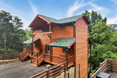 Image de Modern Cabin with Hot Tub and game room