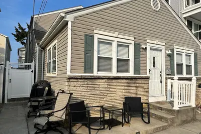 Image de Beautifully Renovated 1st Floor Condo - Walk to Beach - Sleeps up to 8