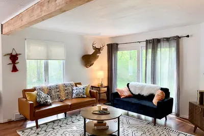 Image de Mid Century Charm, a walk away from Loon Mountain