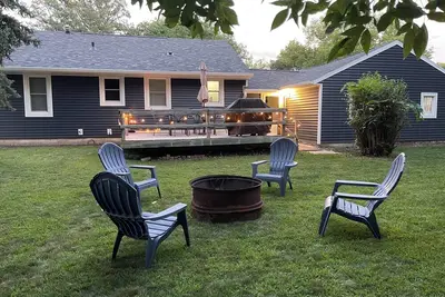 Image de Cozy Cottage in Arnolds Park. Close to everything!