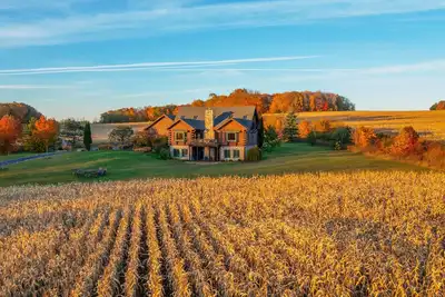 Image de 1-Mile to Road America, 2-Miles to Elkhart Lake