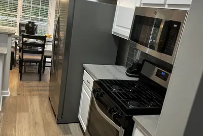 Image de 13 mins away from Atl airport and 22 mins away from downtown area and much more