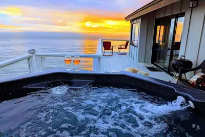 Image de Romantic Ocean Front home, Private Beach Access, Allows Pets, Recently renovated