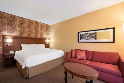 Image de For The Whole Family! 4 Modern and Pet-friendly Units, Indoor Swimming Pool!
