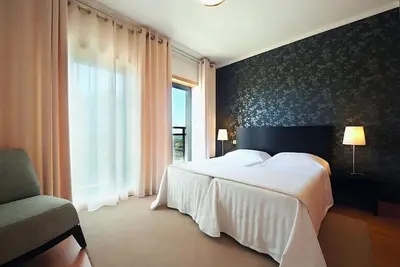 Get Ready for Blissful Getaway! Outdoor Pool, Pet-friendly and Free Parking!