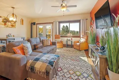 Image de Spacious Condo 3-Minute Walk to Flathead Lake & Dt