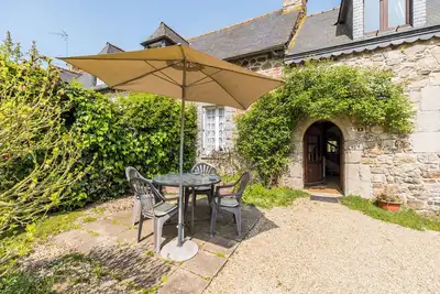 Image de Maison \"Manoir 16ème Siècle Proche Paimpol\" avec terrasse privée, jardin privé et Wi-Fi