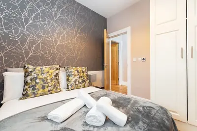 Refurbished 2 Bed Apt With Garden Fast Wifi & Tv