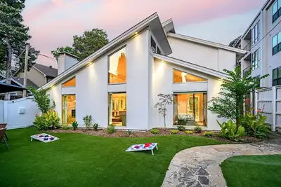 Image de The Jewel-Modern Retreat, Hot Tub, Night Life