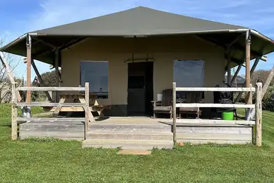 Image de Family friendly glamping tents: sleep 6, stunning sea and rural views