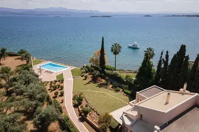 Image de Eretria Luxurious Seafront Villa