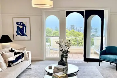 Image de 3-bedroom ocean-view home, walk to beach