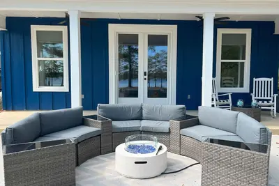 Image de Serene lakefront cottage