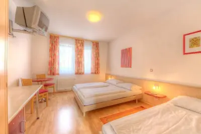 Image de Standard Dreibettzimmer - Hotel am See Rust