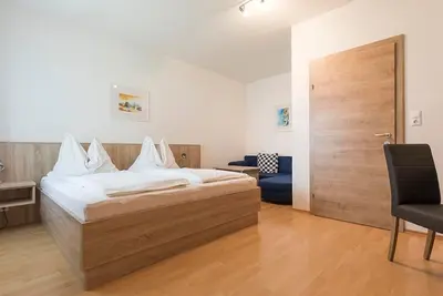 Image de Doppelzimmer mit Dusche, Wc - Weingut & Gästehaus Markus Tschida