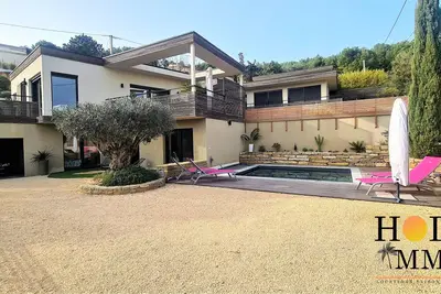 Image de Villa Bendor, sur les hauteurs de Bandol, vue mer & piscine