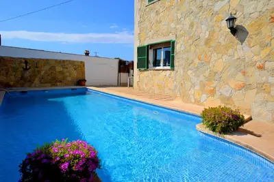 Image de Bonito chalet con piscina cerca del mar