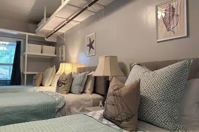 Image de Breezy Bayshore Bunkhouse\n