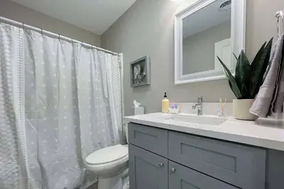Image de Bettendorf Gem: 3br Apartment w/ King Suite & Office!