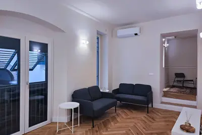 Very central apartment a stone's throw from the cathedral for groups