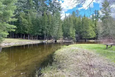 Image de Secluded Riverfront Home in Grayling