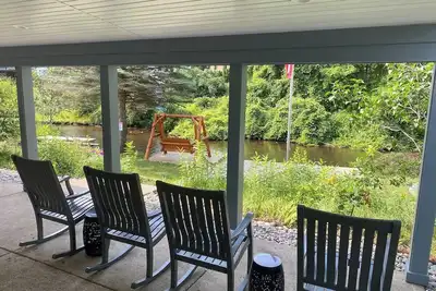 Image de Riverfront Retreat in Grayling