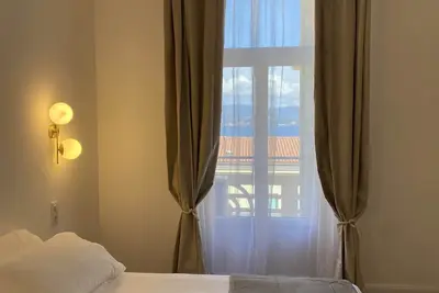 Image de Appartement traversant de grand standing avec balcon vue mer.